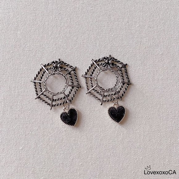 Spider Web Nipple Clamps - Picture 1 of 3